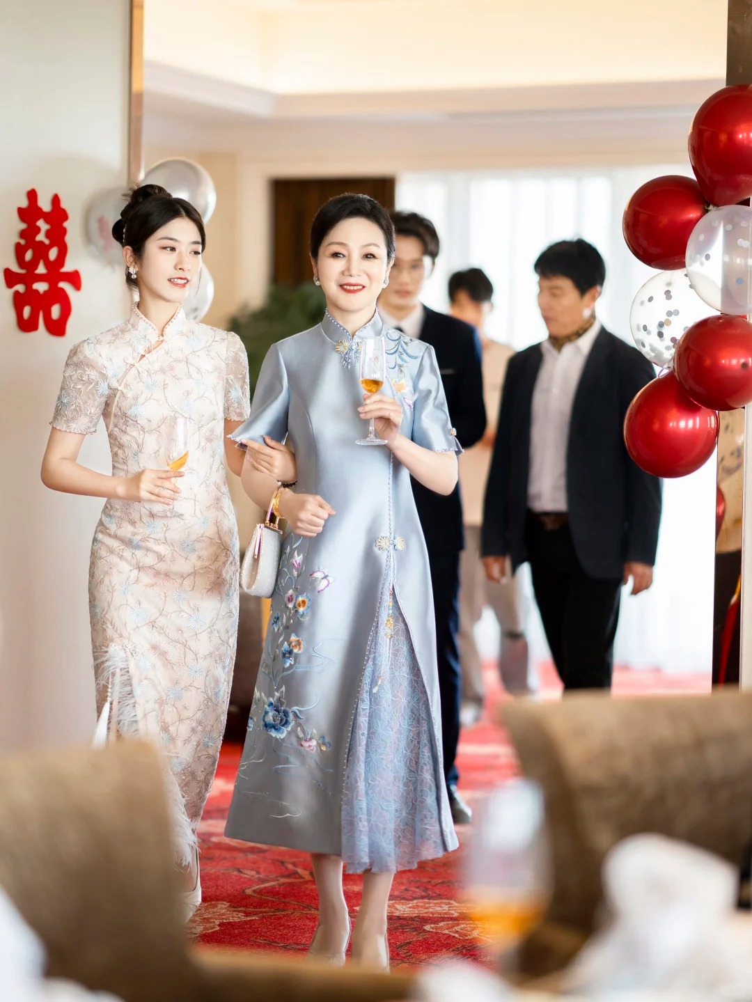 天花板??媽媽禮服天花板_1_十有八九_(tái)來自小紅書網(wǎng)頁版.jpg